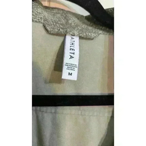 Athleta Zuma Tunic Top Viper Shadow Olive Reptile Snake Print Size Medium Women - Picture 6 of 9